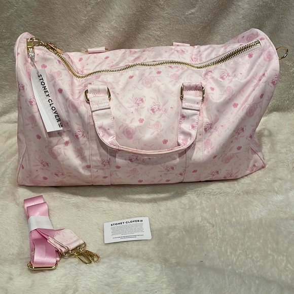 Stoney Clover Lane SCL Hello Spring Climbing Roses Limited Sold Out Duffle - Picture 2 of 5